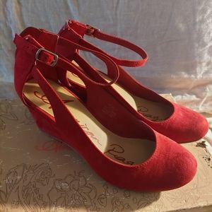 American Rag Amiley Suede Chop Out Wedge Ankle Strap Red 6.5